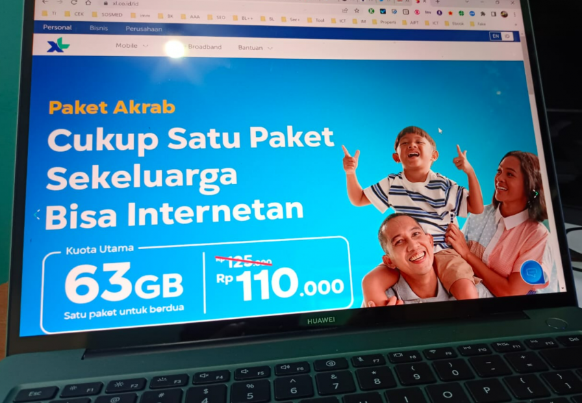 PT XL Axiata Tbk, atau disingkat XL adalah sebuah perusahaan operator telekomunikasi seluler di Indonesia. XL mulai beroperasi secara komersial pada tanggal 8 Oktober 1996, dan merupakan perusahaan swasta ketiga yang menyediakan layanan telepon seluler GSM di Indonesia.